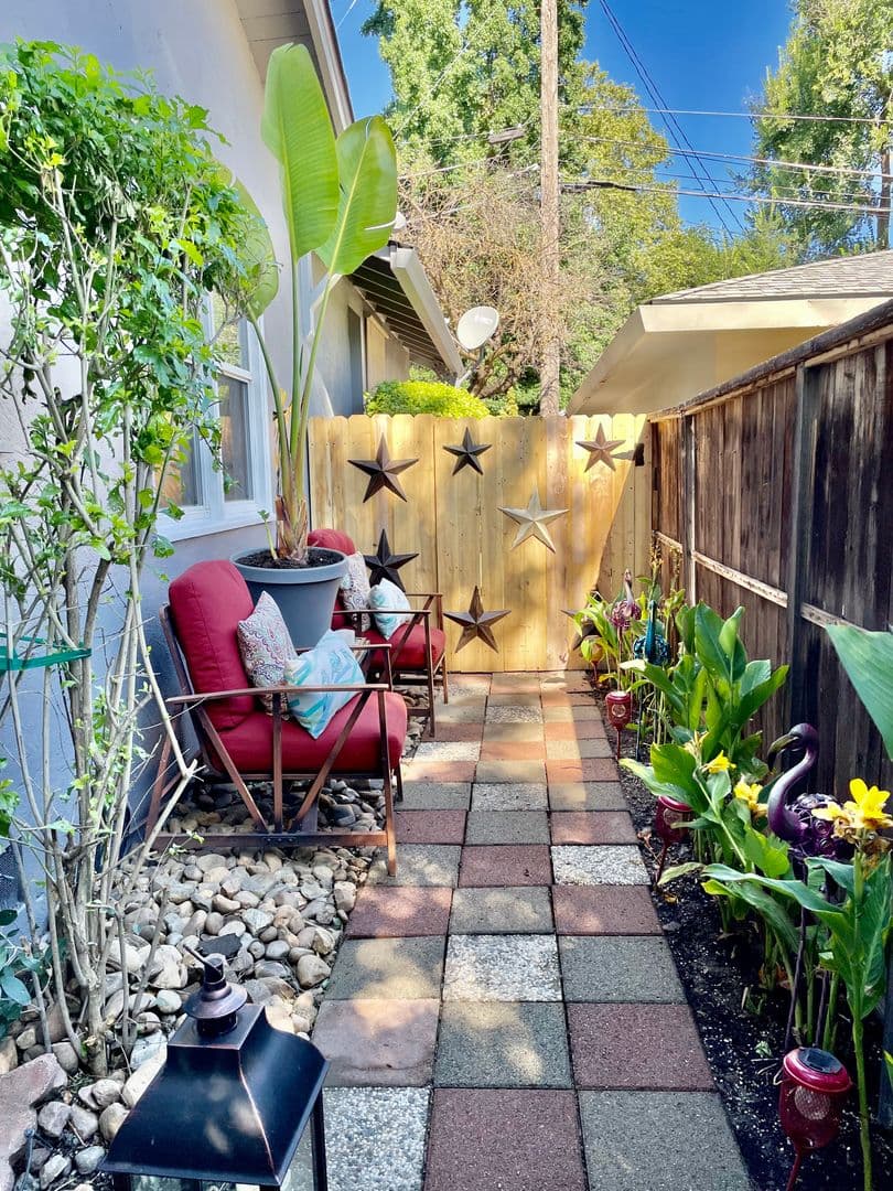 Sacramento House: 1908 42nd Street