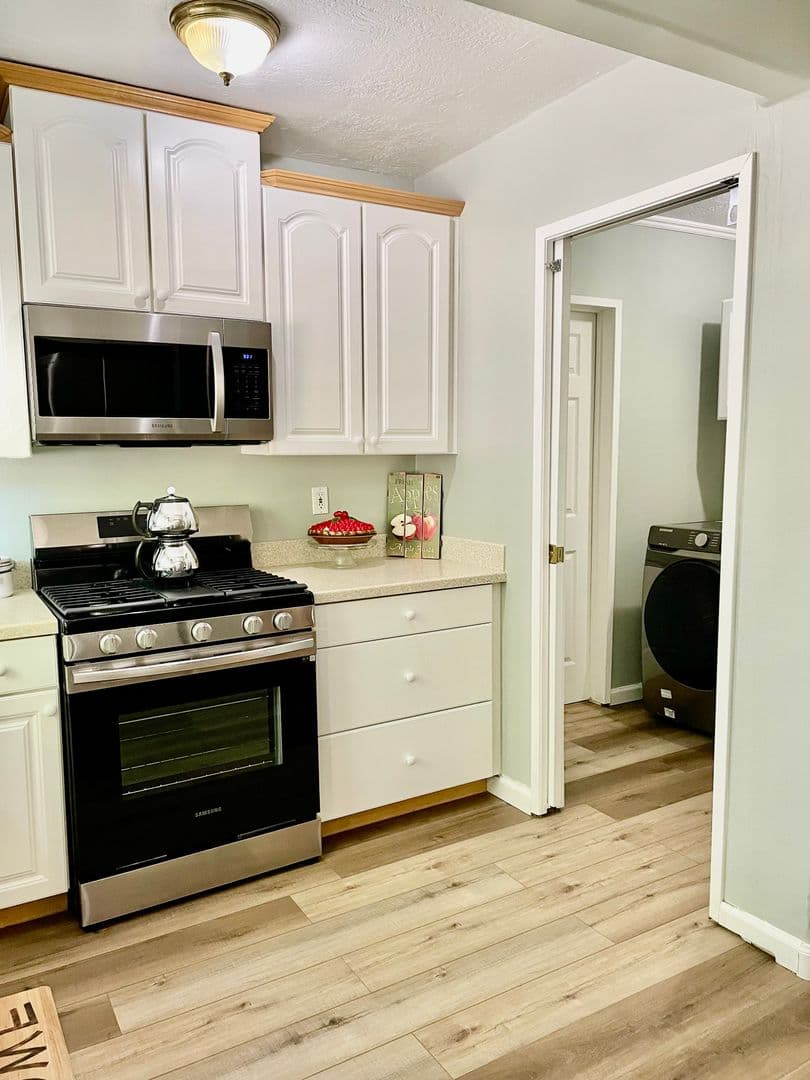 Sacramento House: 1908 42nd Street