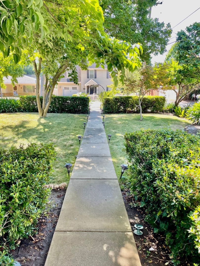 Sacramento House: 1908 42nd Street