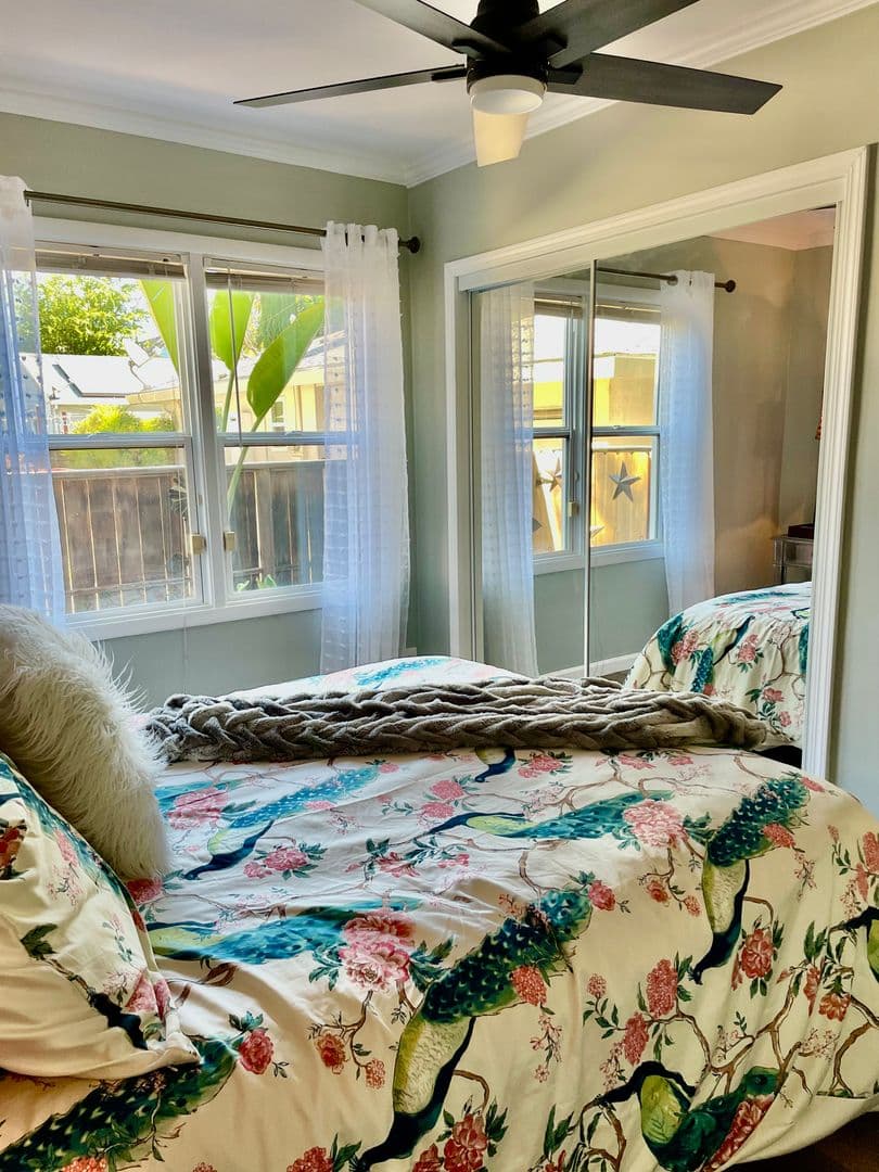 Sacramento House: 1908 42nd Street