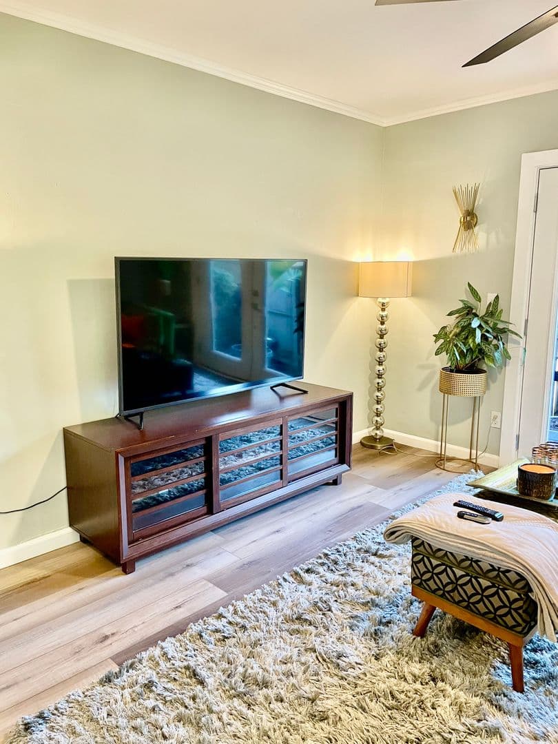 Sacramento House: 1908 42nd Street