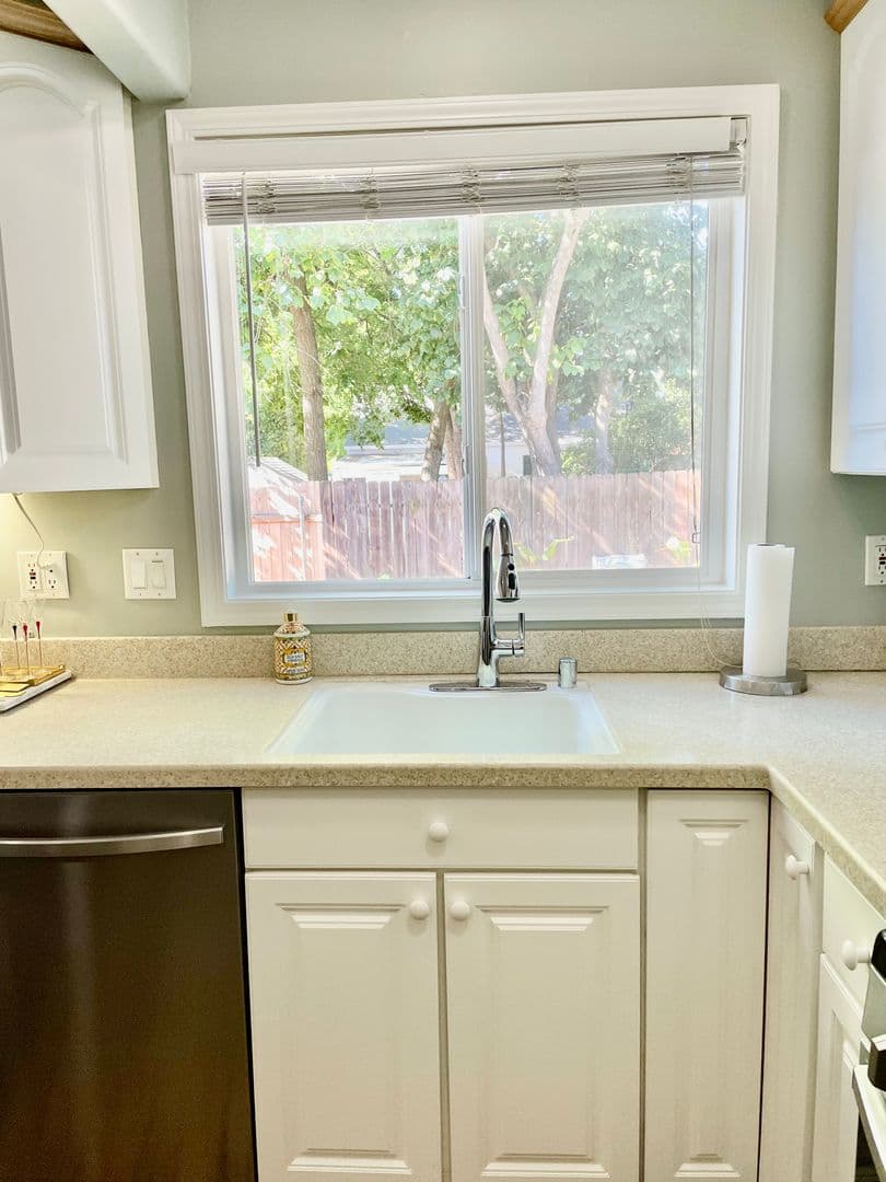 Sacramento House: 1908 42nd Street