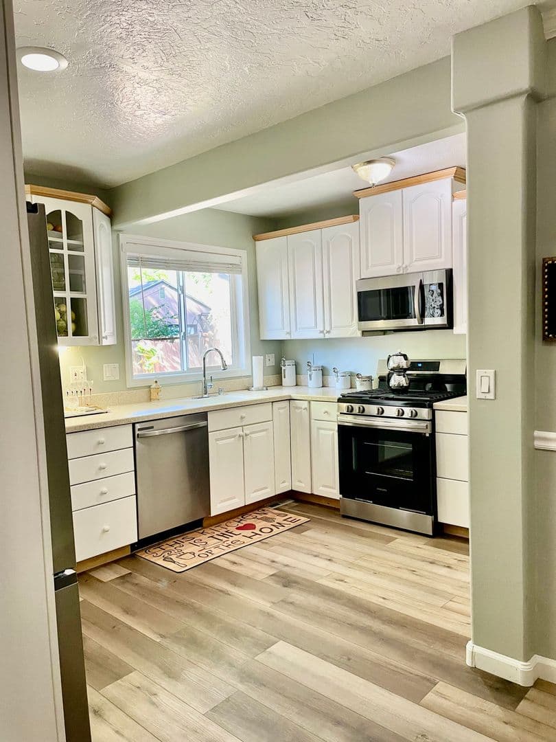 Sacramento House: 1908 42nd Street