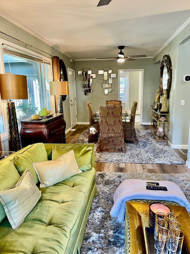 Sacramento House: 1908 42nd Street