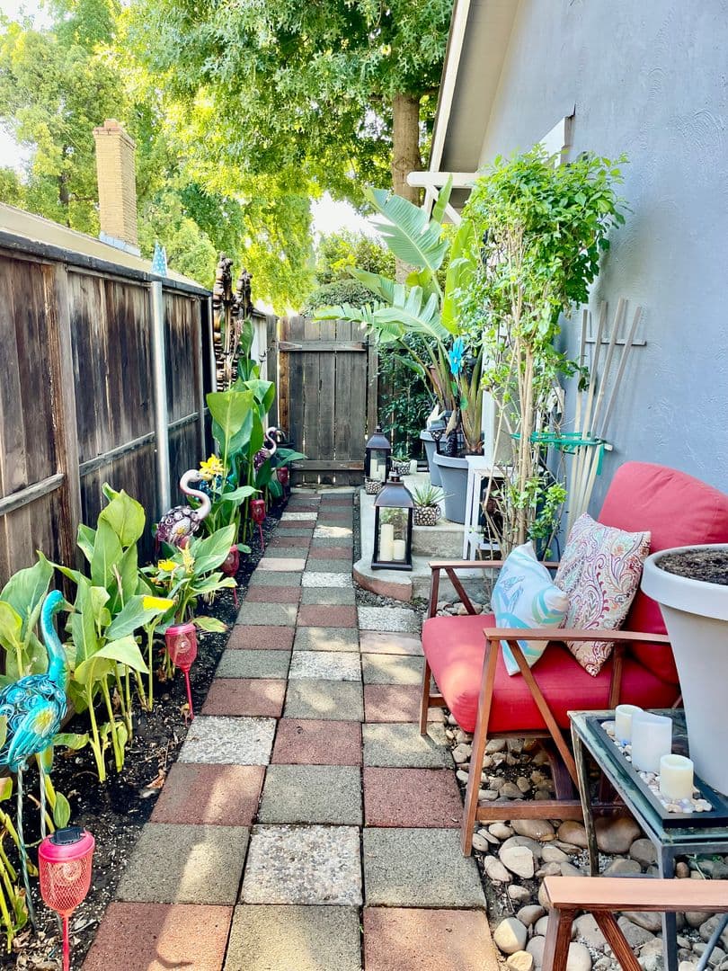 Sacramento House: 1908 42nd Street