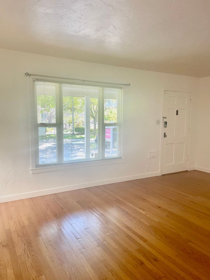 Sacramento House: 4217 V Street