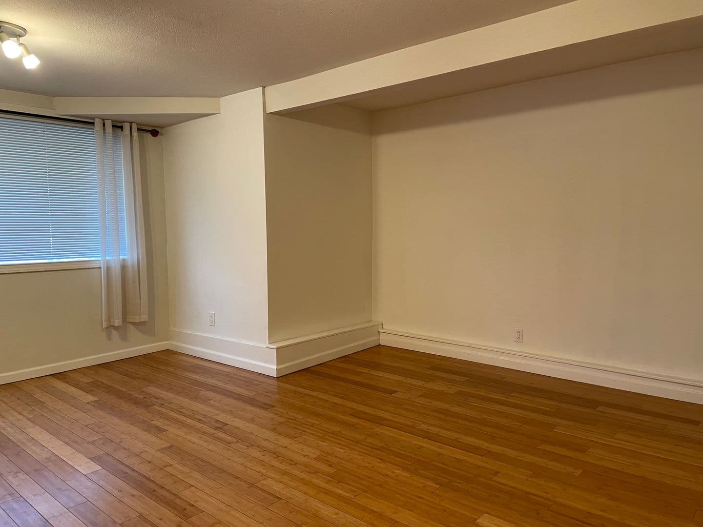 Sacramento Apartment: 2706 H Street