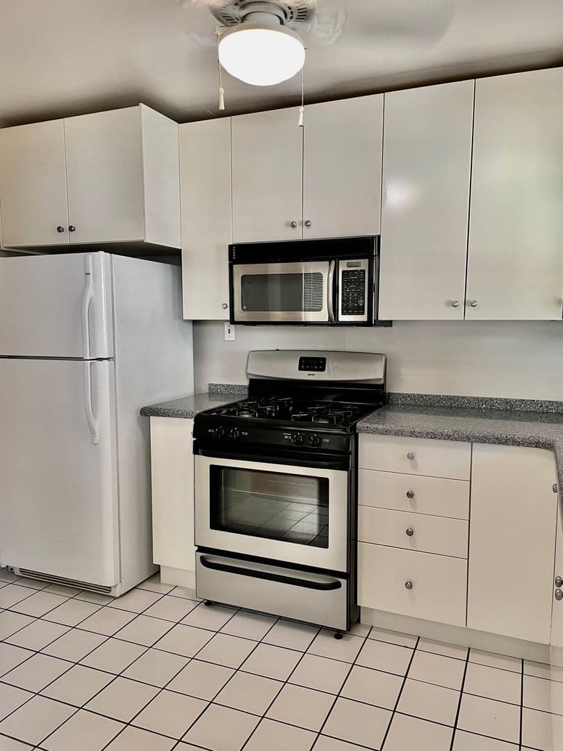 Sacramento House: 4217 V Street