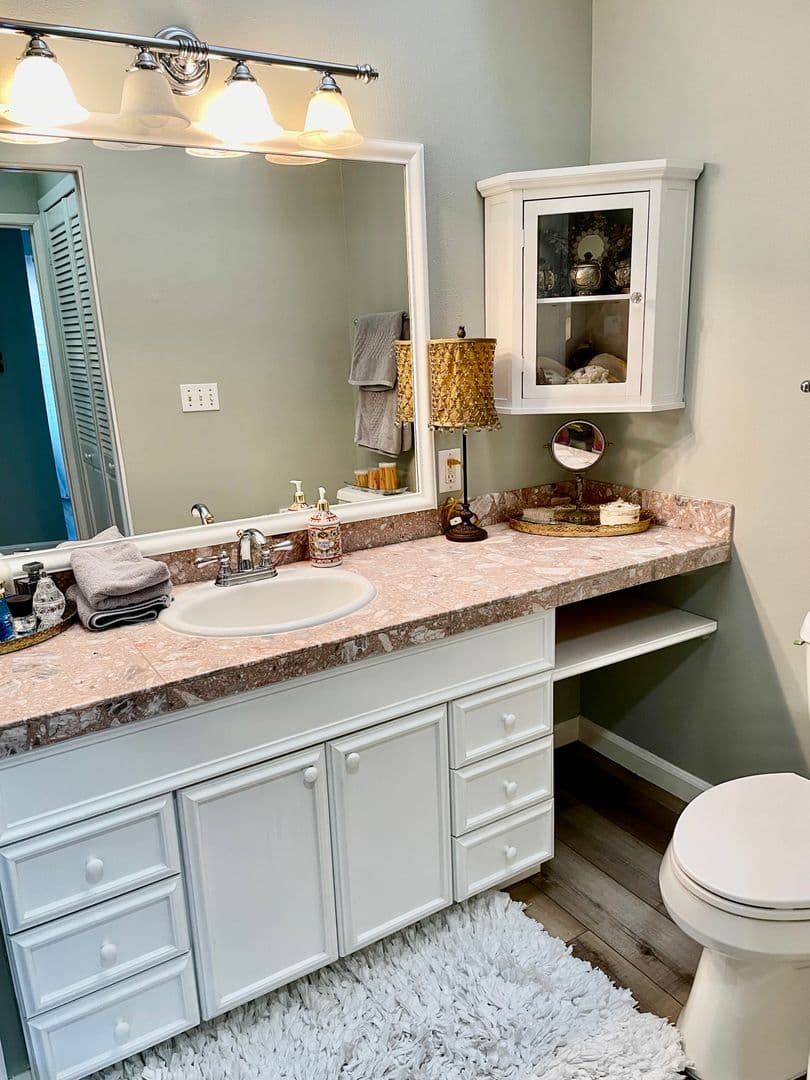 Sacramento House: 1908 42nd Street