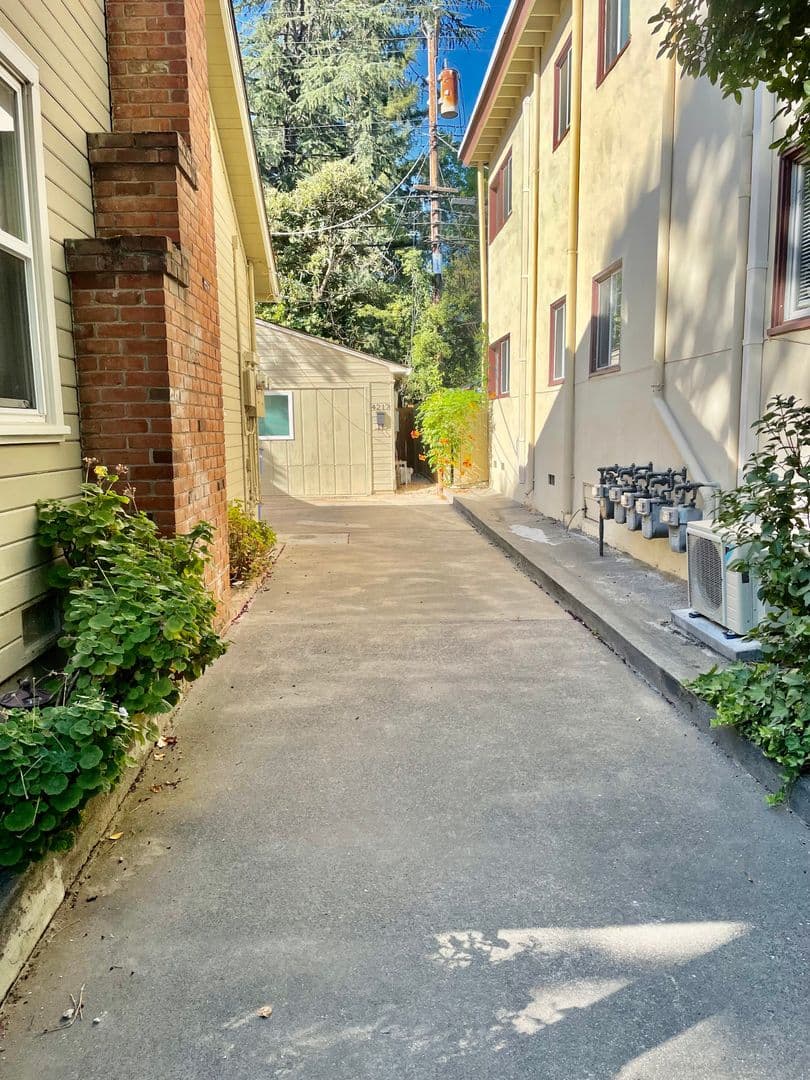 Sacramento House: 4217 V Street
