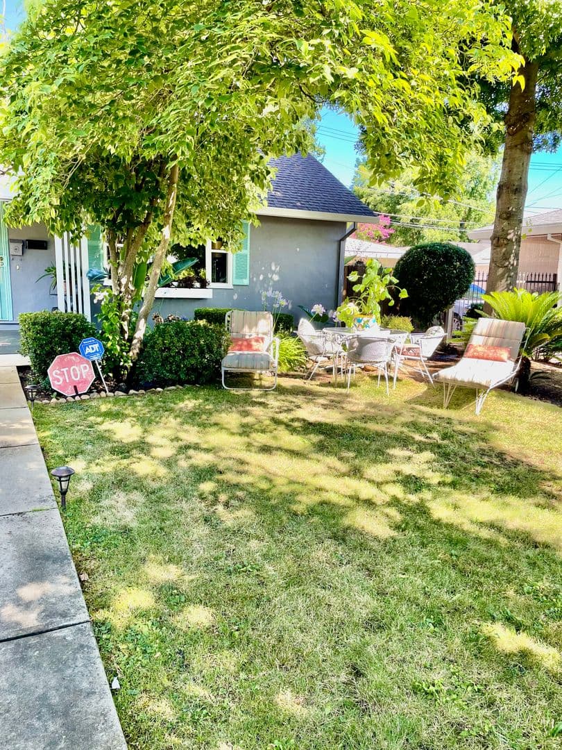 Sacramento House: 1908 42nd Street