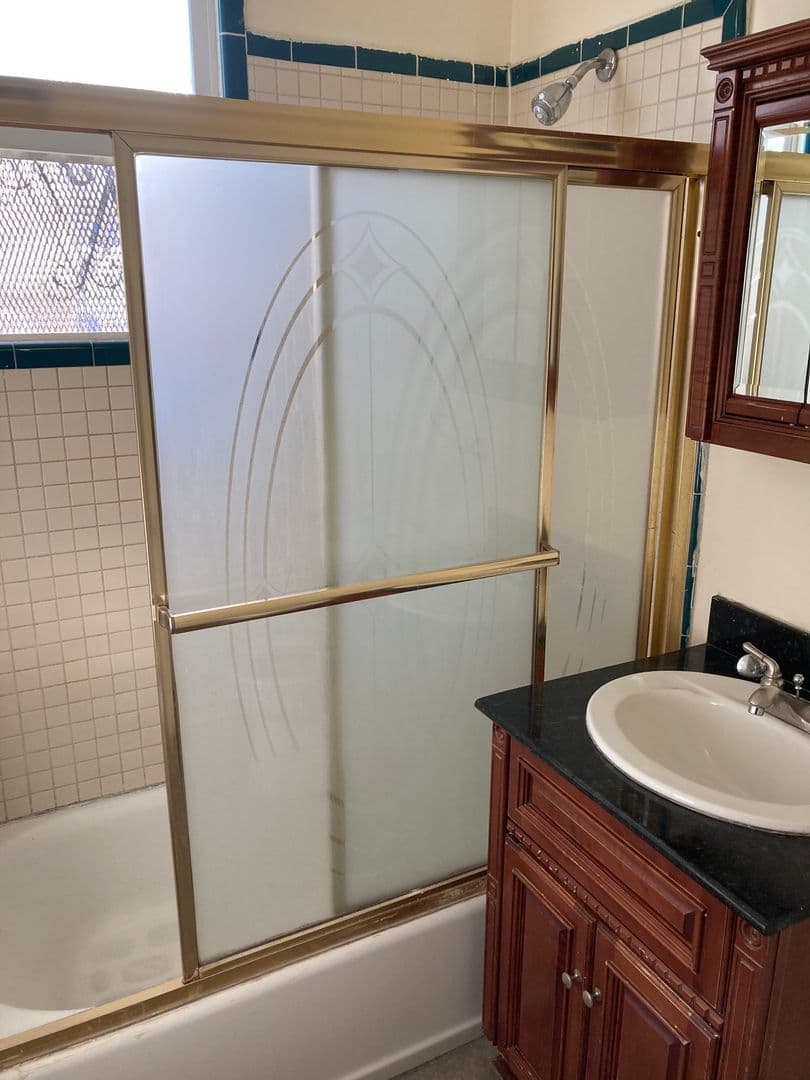 Los Angeles Apartment: 938 S. Lake Street