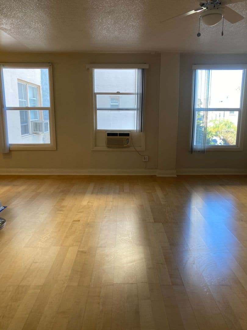 Los Angeles Apartment: 938 S. Lake Street