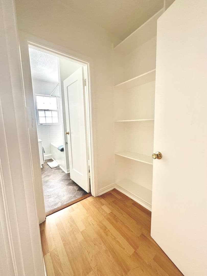 Los Angeles Apartment: 2121 W. 11th Street