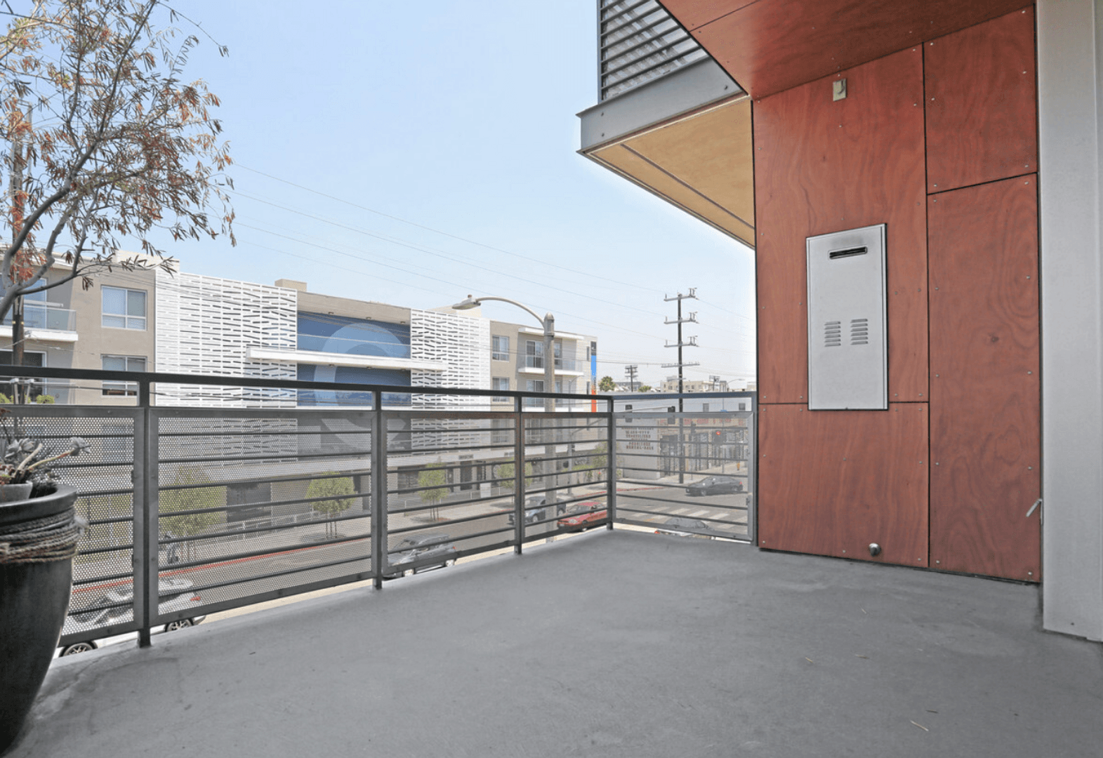 Los Angeles Apartment: 5700 Melrose Avenue