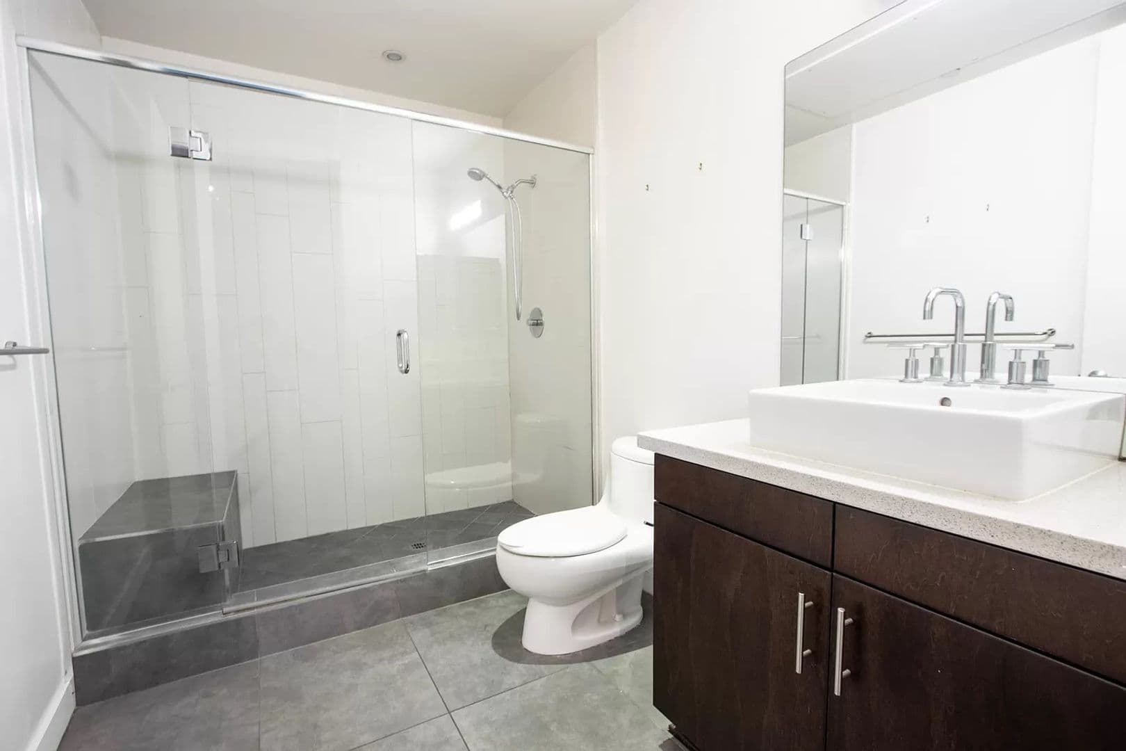 Los Angeles Apartment: 5700 Melrose Avenue