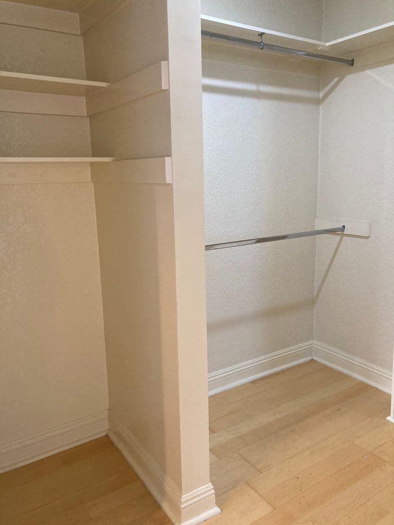 Los Angeles Apartment: 938 S. Lake Street