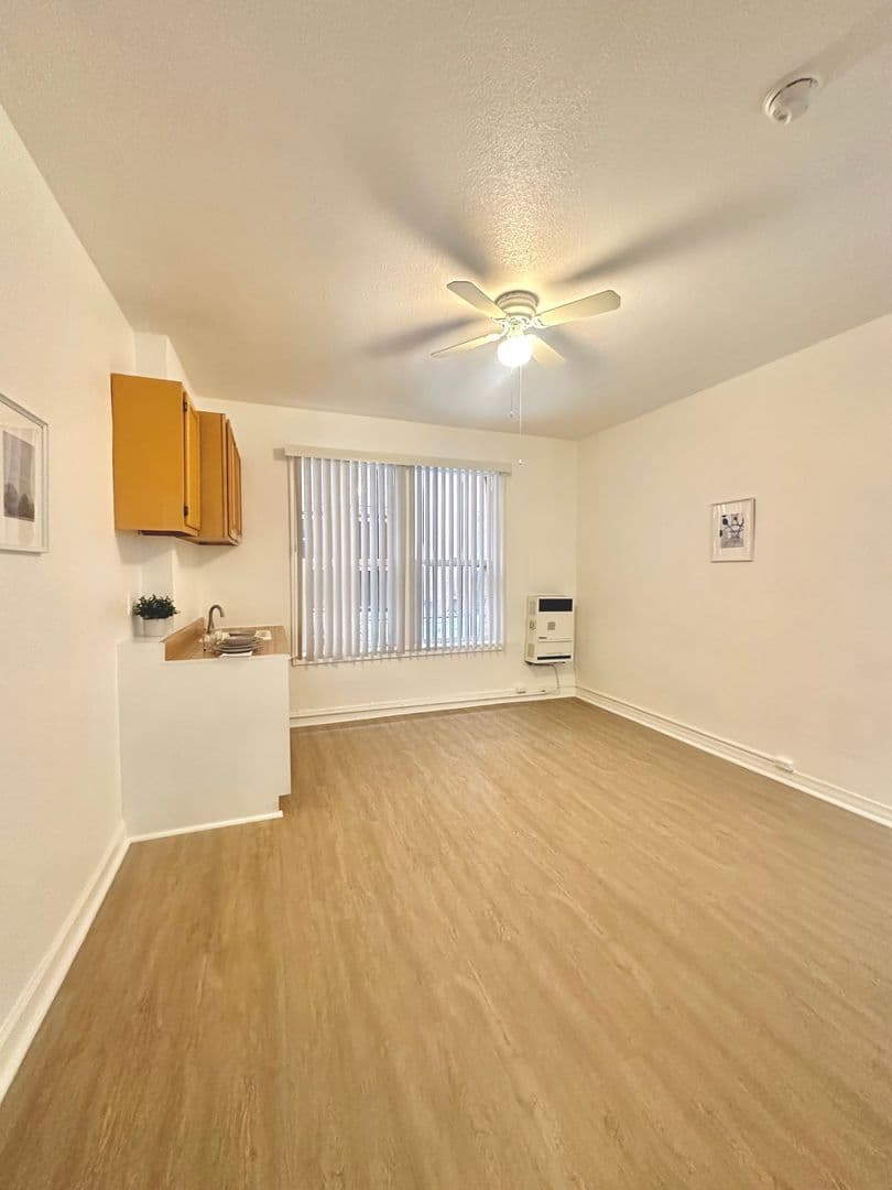 Los Angeles Apartment: 1209 S. Lake Street