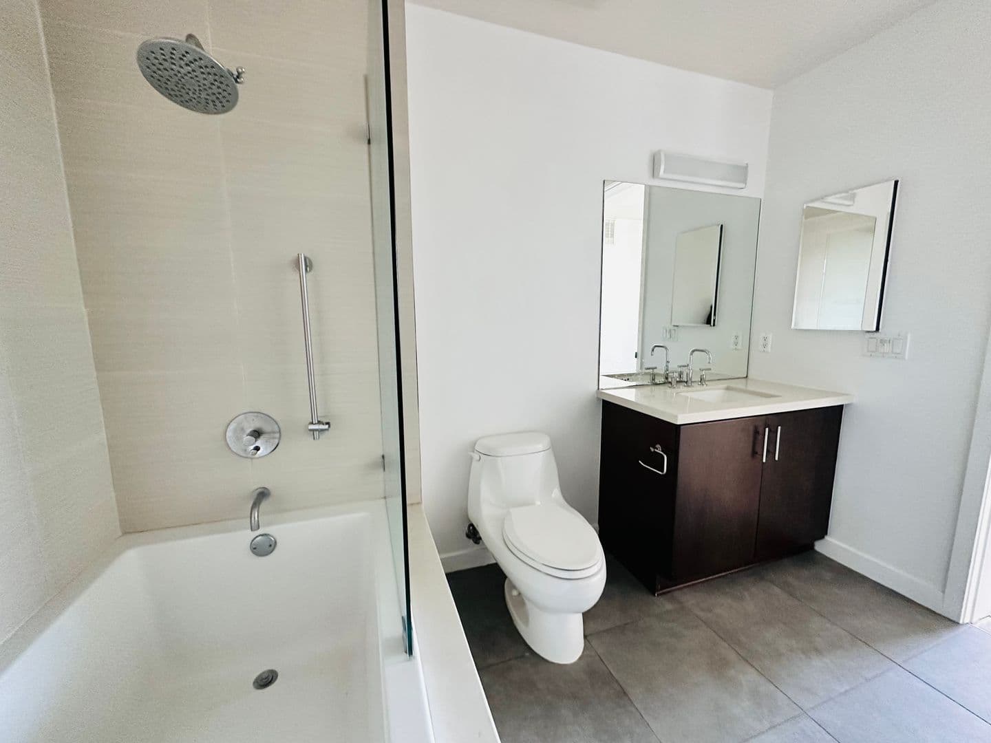 Los Angeles Apartment: 5700 Melrose Avenue