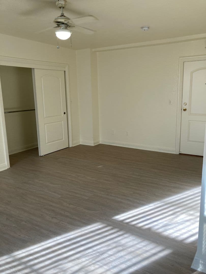 Los Angeles Apartment: 938 S. Lake Street