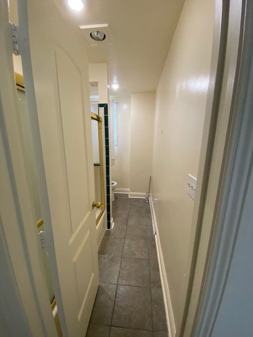 Los Angeles Apartment: 938 S. Lake Street
