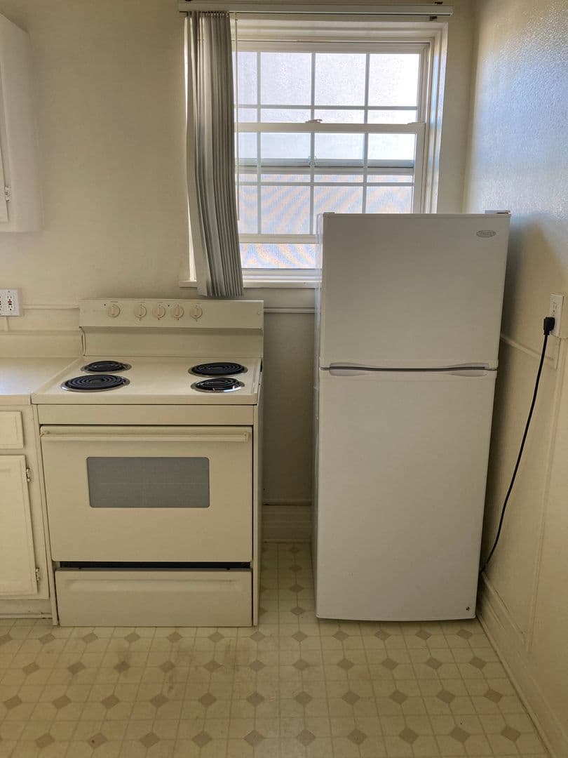 Los Angeles Apartment: 2121 W. 11th Street