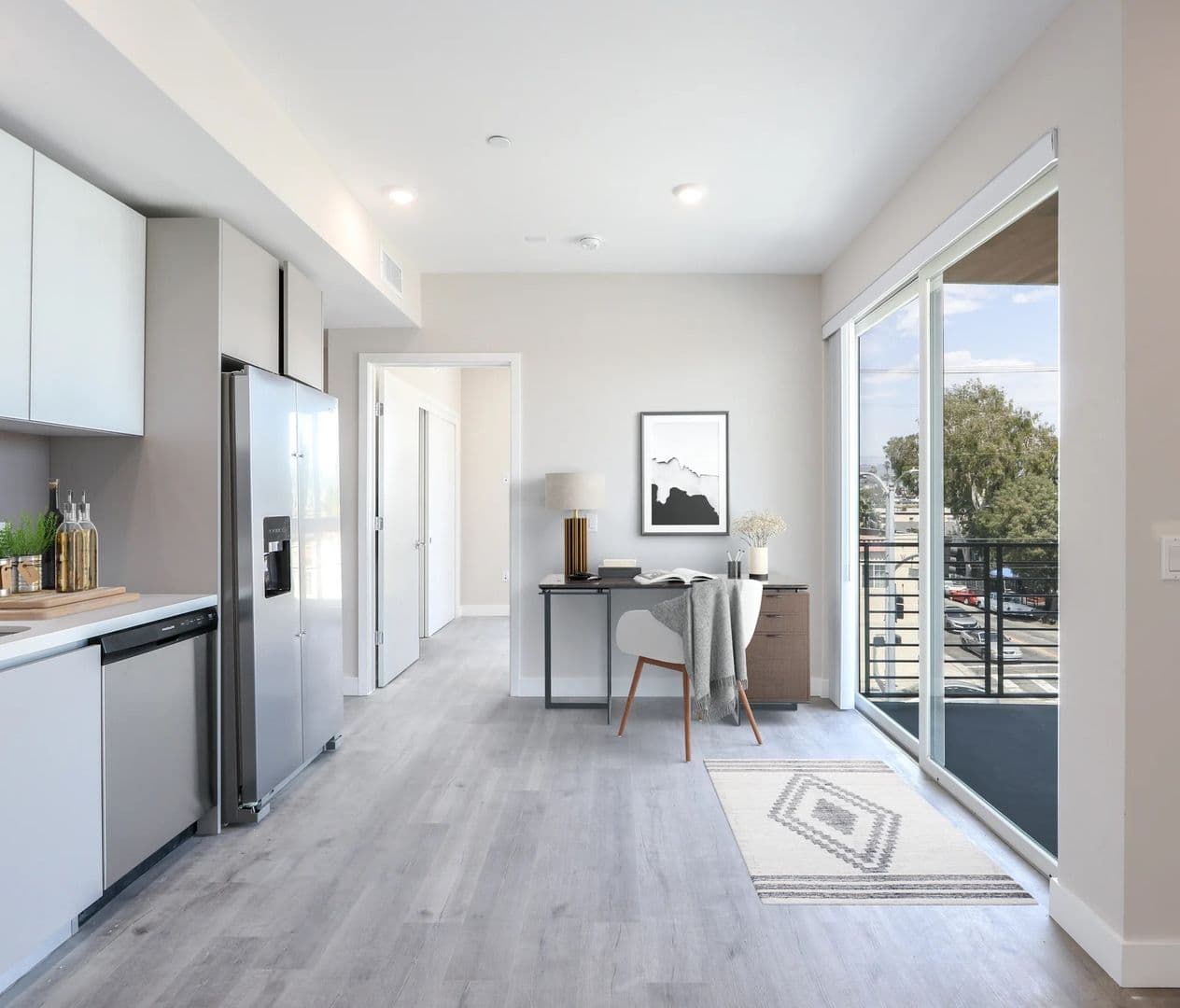 Los Angeles Apartment: 4660 Melrose Avenue