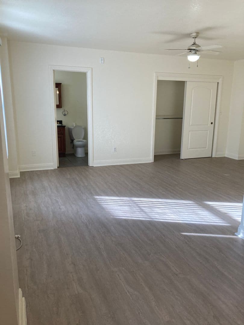 Los Angeles Apartment: 938 S. Lake Street