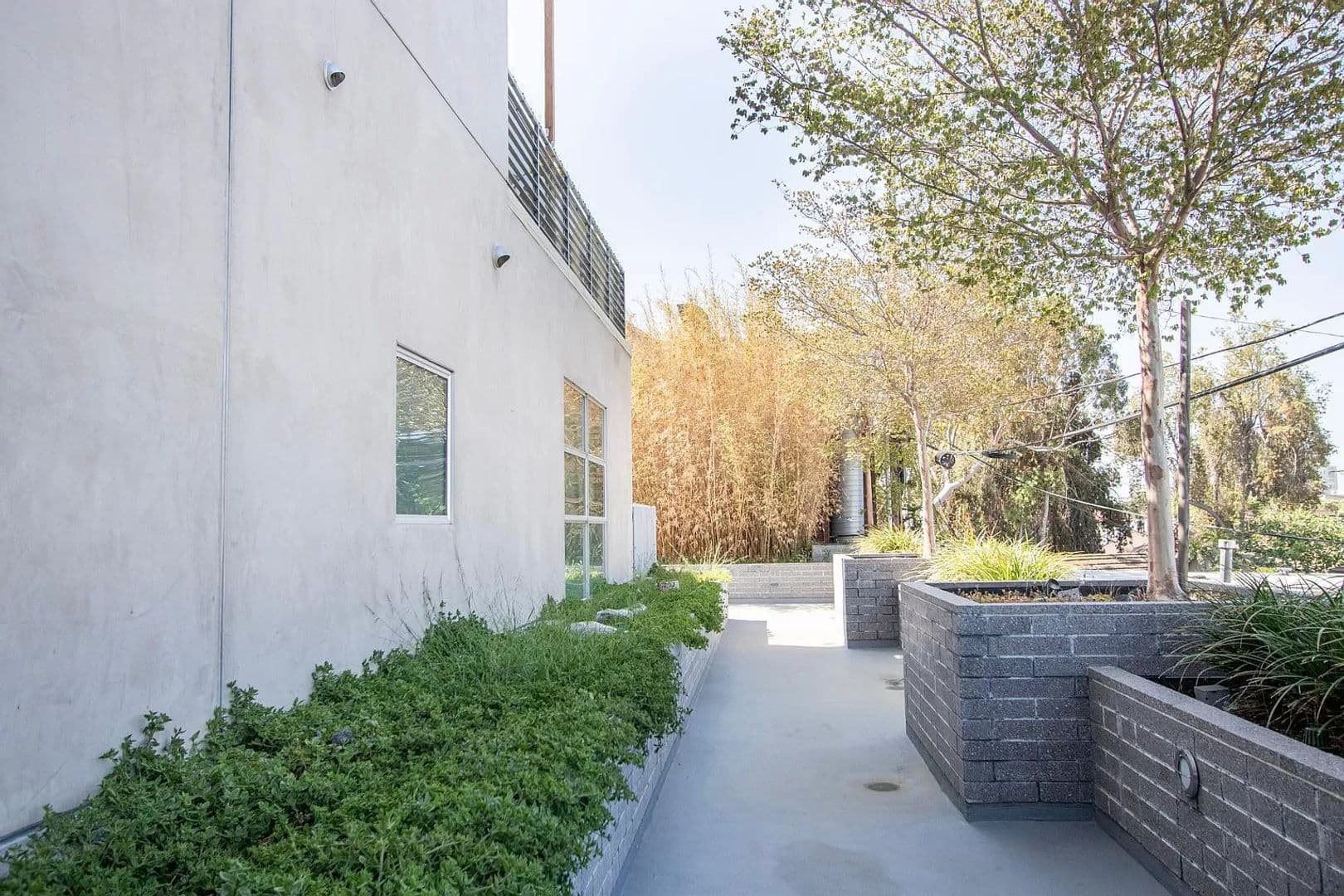 Los Angeles Apartment: 5700 Melrose Avenue