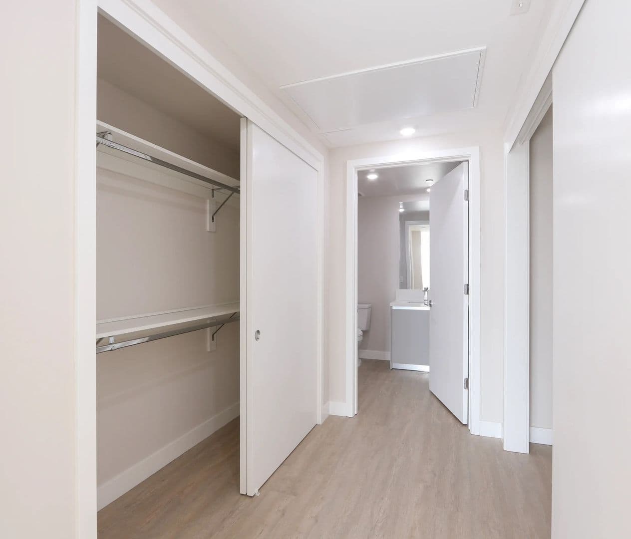 Los Angeles Apartment: 4660 Melrose Avenue