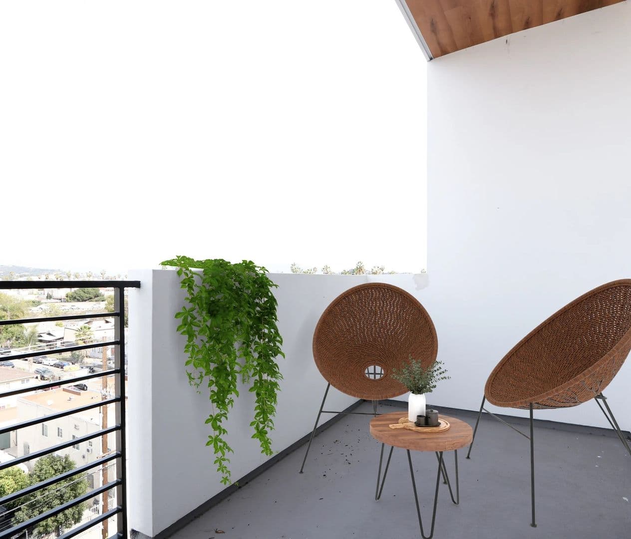 Los Angeles Apartment: 4660 Melrose Avenue