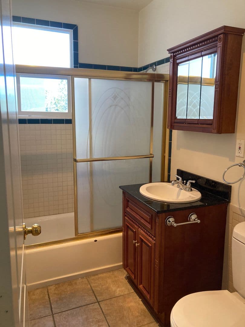 Los Angeles Apartment: 938 S. Lake Street