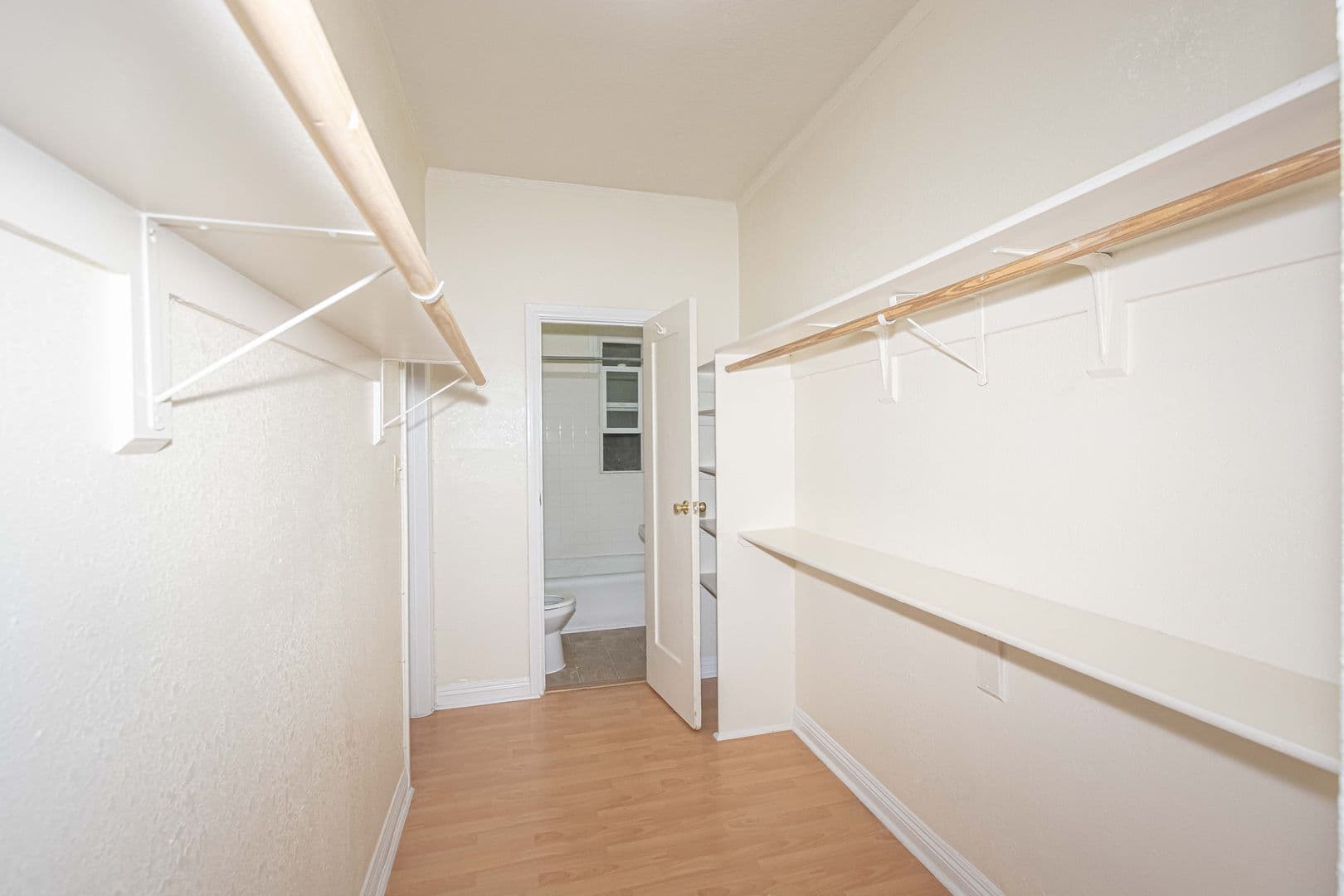 Los Angeles Apartment: 1209 S. Lake Street