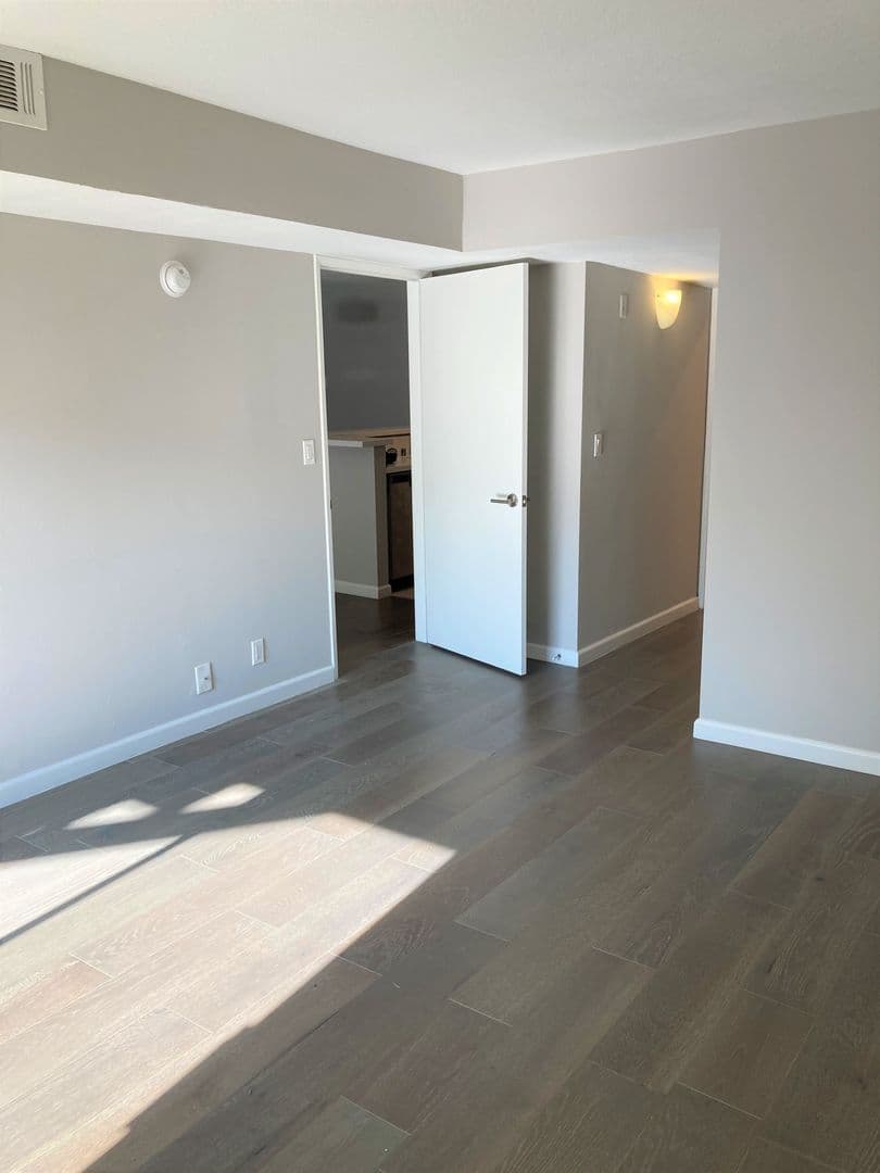 Los Angeles Apartment: 2110 S. Bentley Avenue