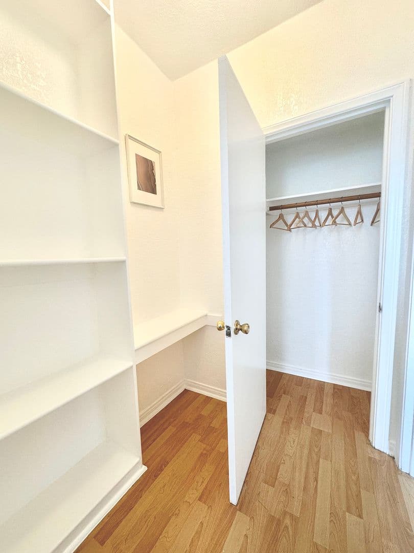 Los Angeles Apartment: 2121 W. 11th Street