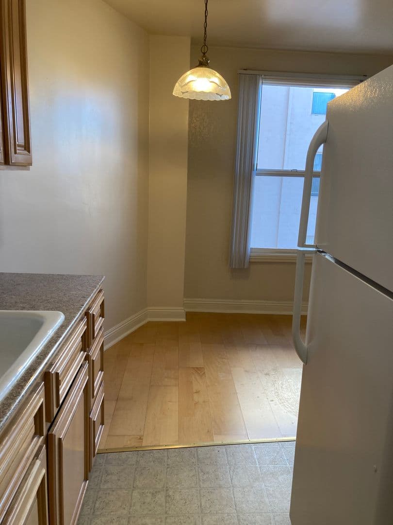 Los Angeles Apartment: 938 S. Lake Street