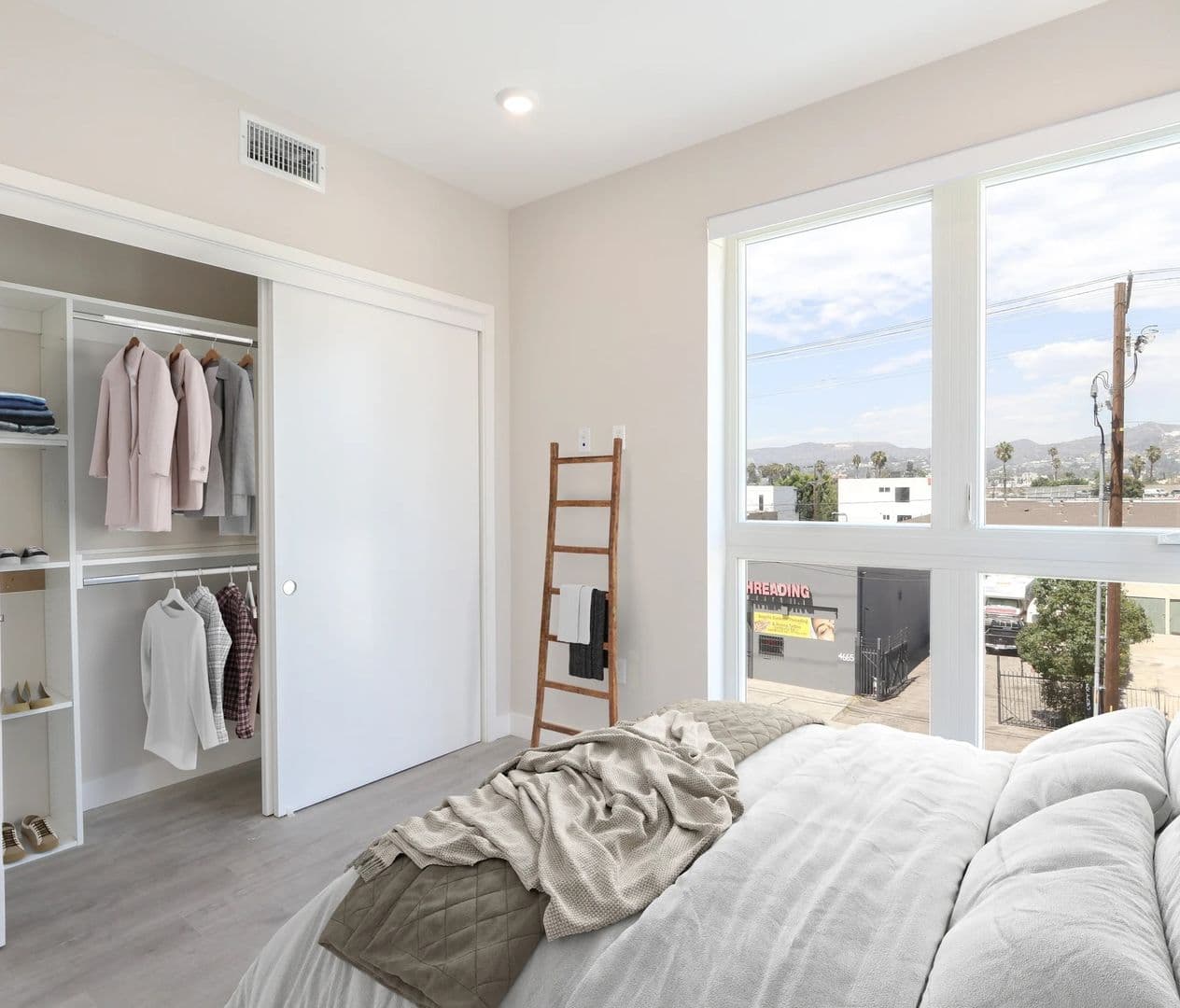 Los Angeles Apartment: 4660 Melrose Avenue