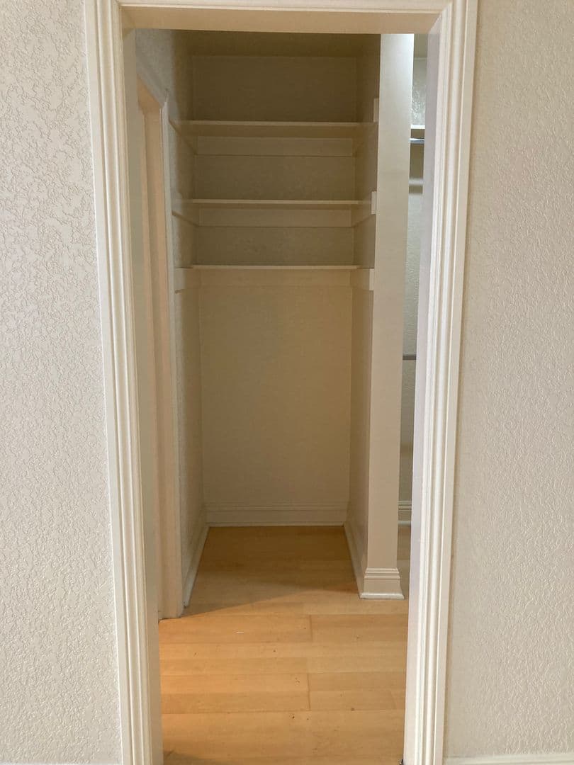 Los Angeles Apartment: 938 S. Lake Street