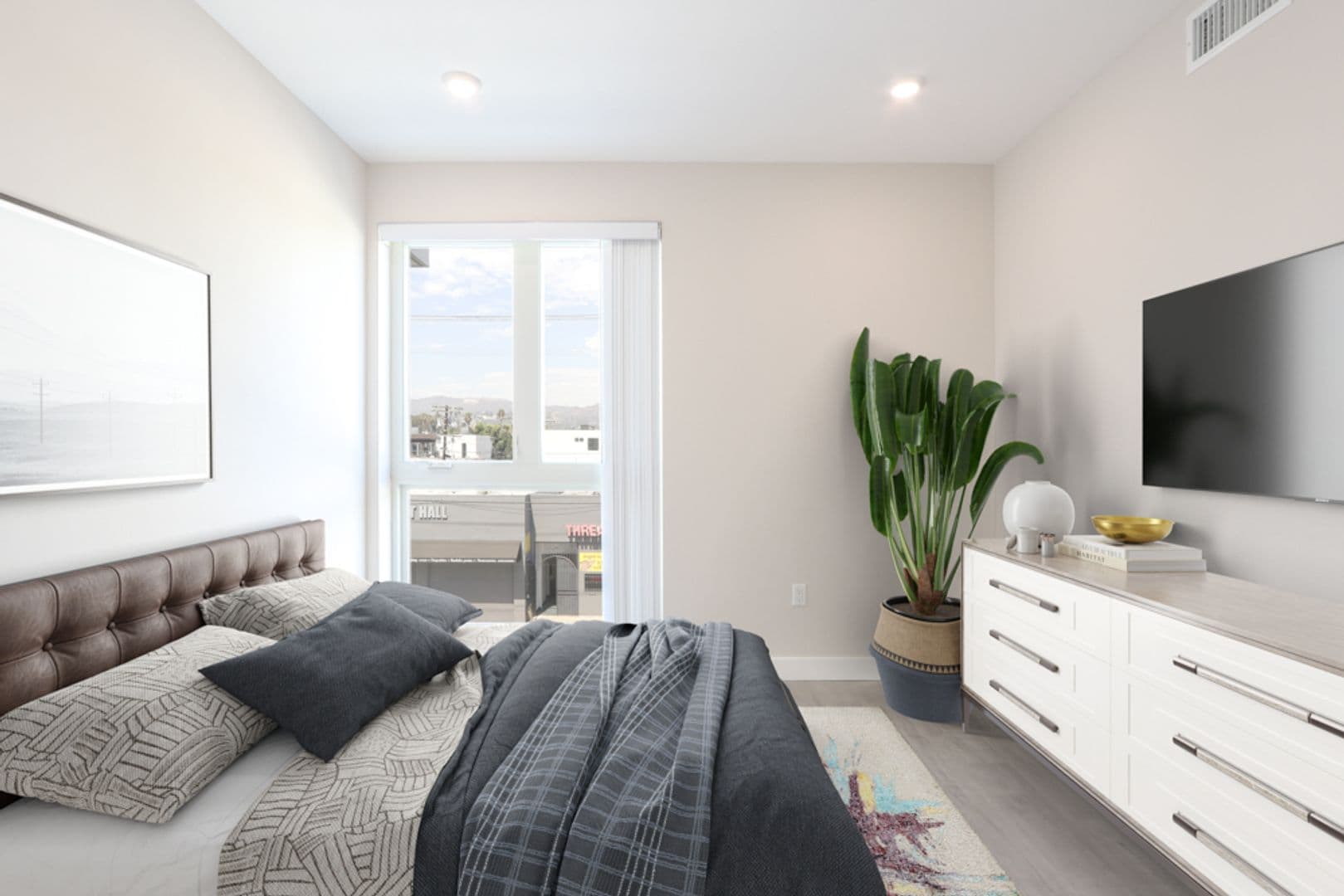 Los Angeles Apartment: 4660 Melrose Avenue