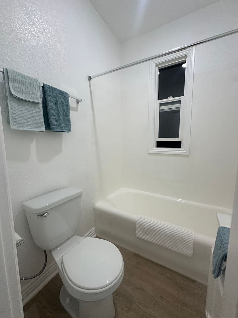 Los Angeles Apartment: 1209 S. Lake Street