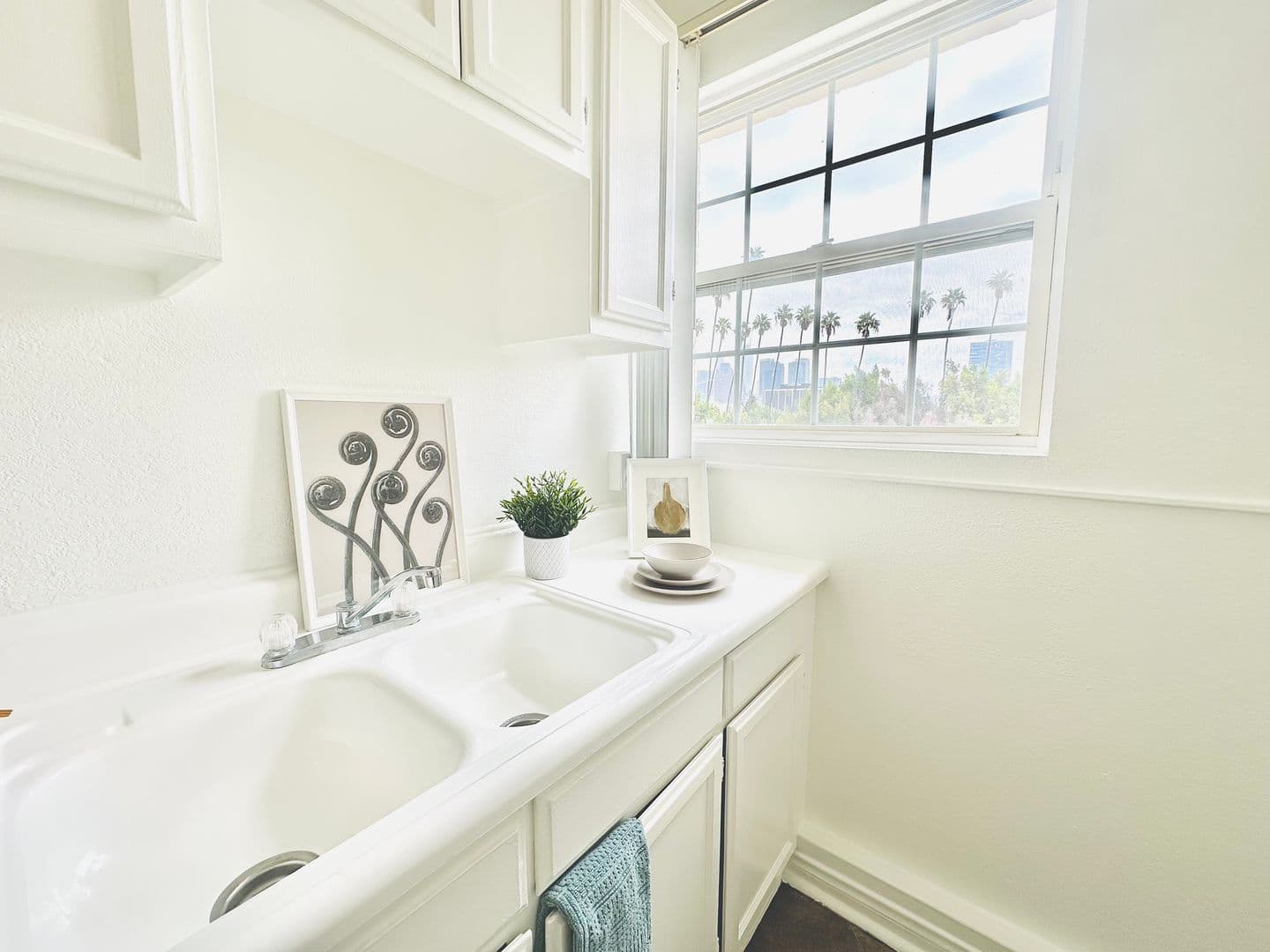 Los Angeles Apartment: 2121 W. 11th Street
