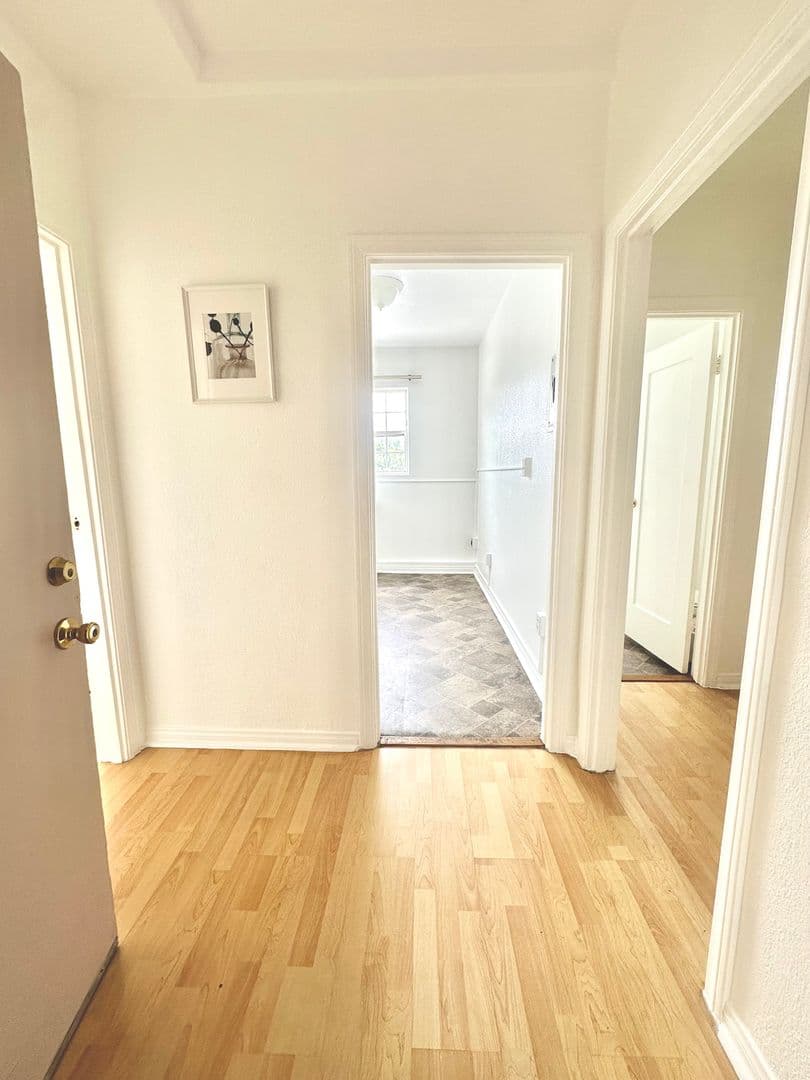 Los Angeles Apartment: 2121 W. 11th Street