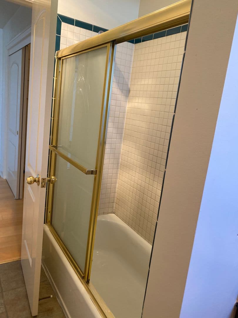 Los Angeles Apartment: 938 S. Lake Street