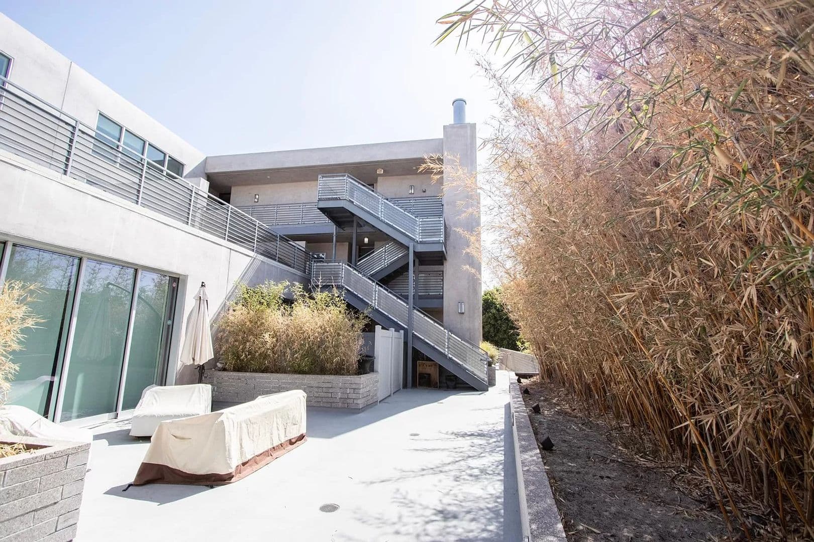 Los Angeles Apartment: 5700 Melrose Avenue