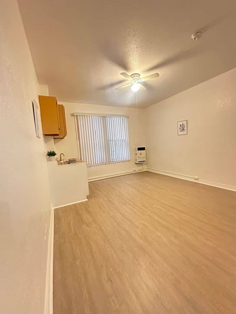 Los Angeles Apartment: 1209 S. Lake Street