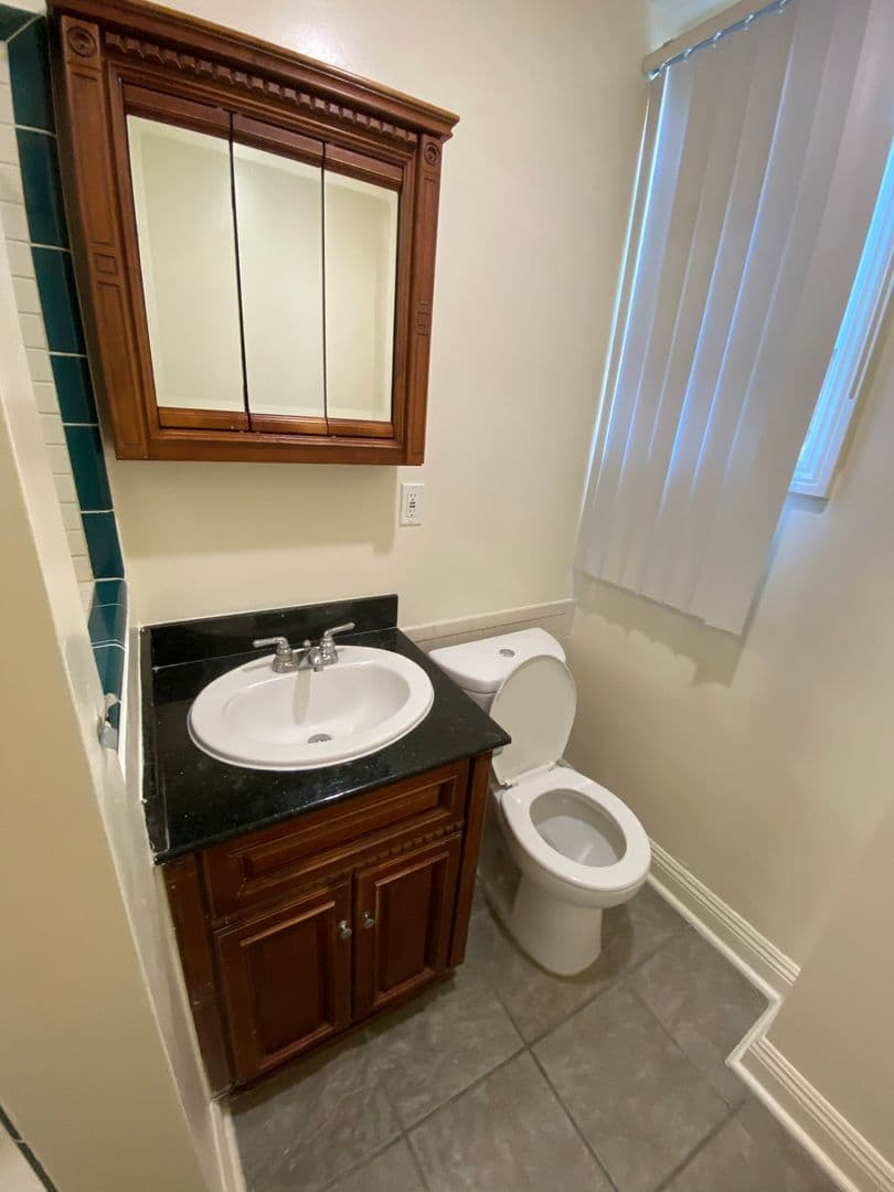 Los Angeles Apartment: 938 S. Lake Street