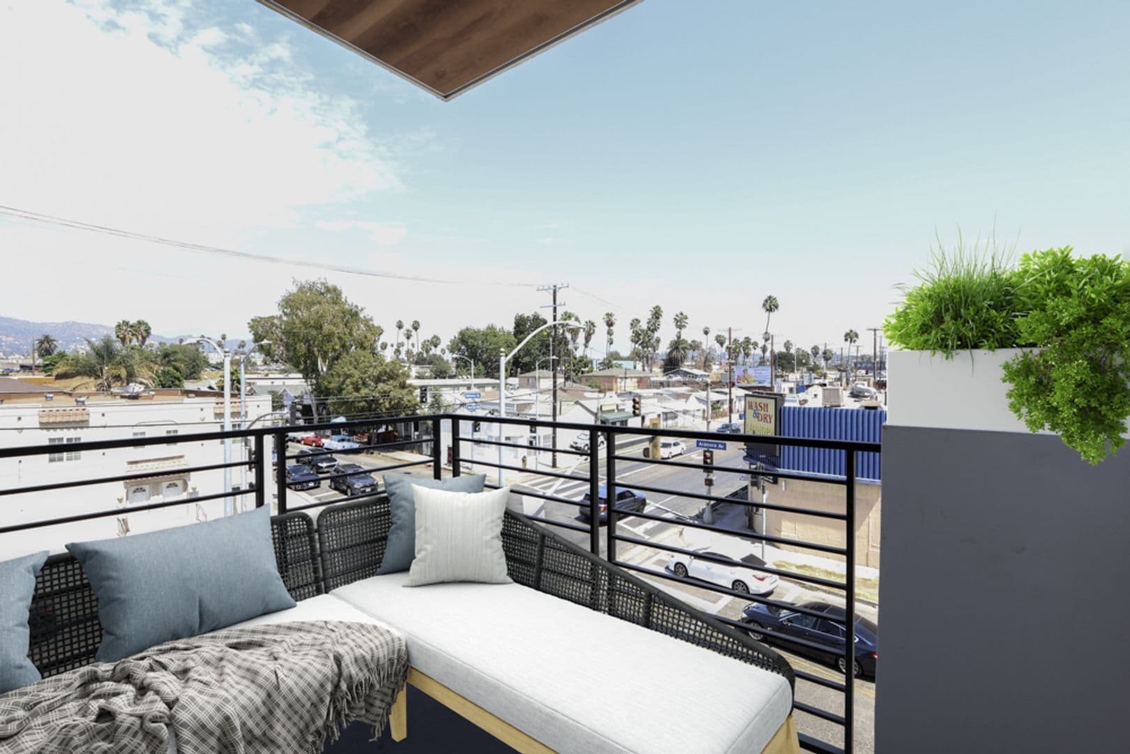 Los Angeles Apartment: 4660 Melrose Avenue