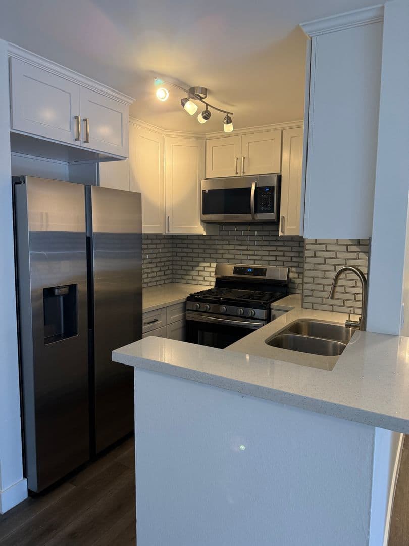 Tustin Apartment: 15601 Tustin Village Way