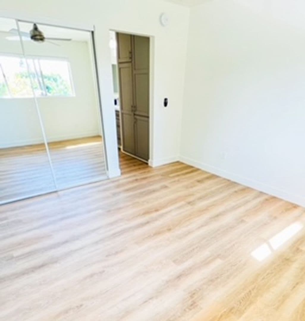 Tustin Apartment: 15601 Tustin Village Way