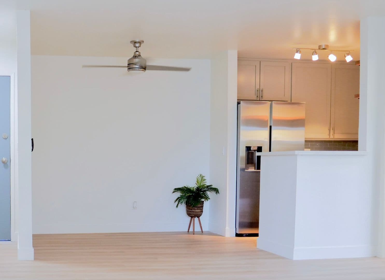 Tustin Apartment: 15601 Tustin Village Way